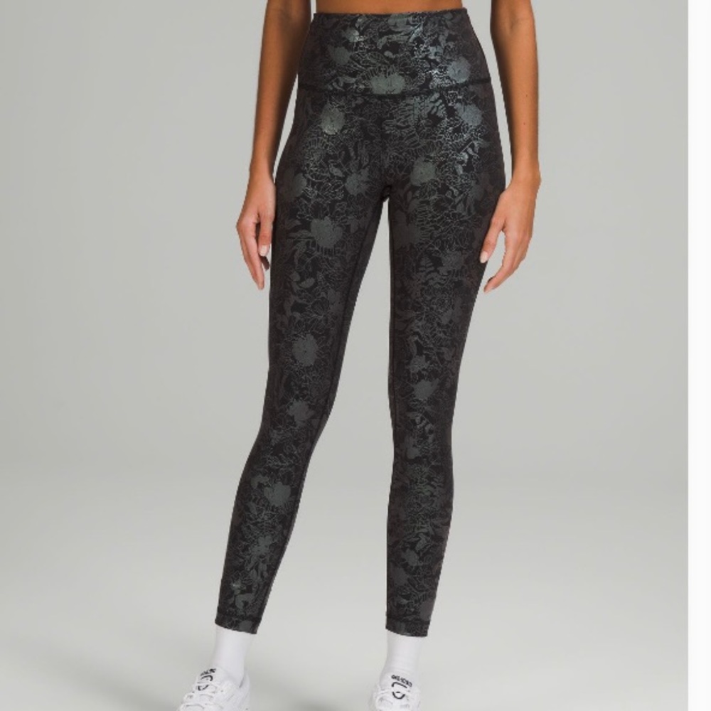 Lululemon. Size 4. Wunder train. 25 inch. Like new
